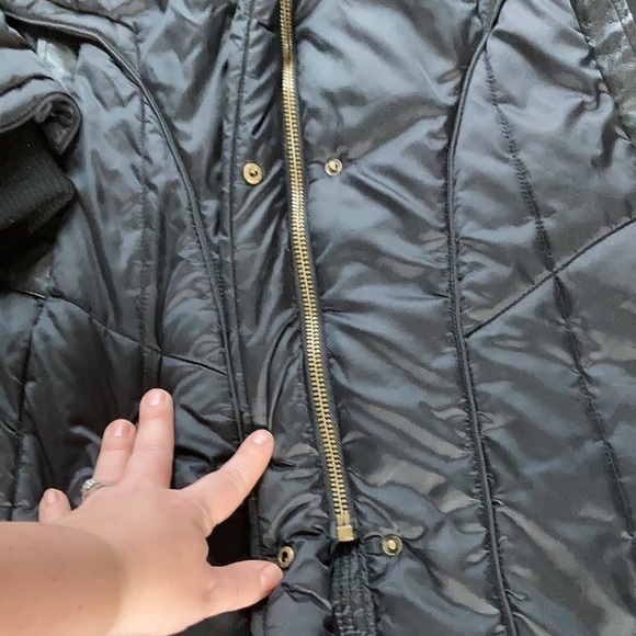 Andrew Marc longer length black coat size medium - Picture 5 of 10